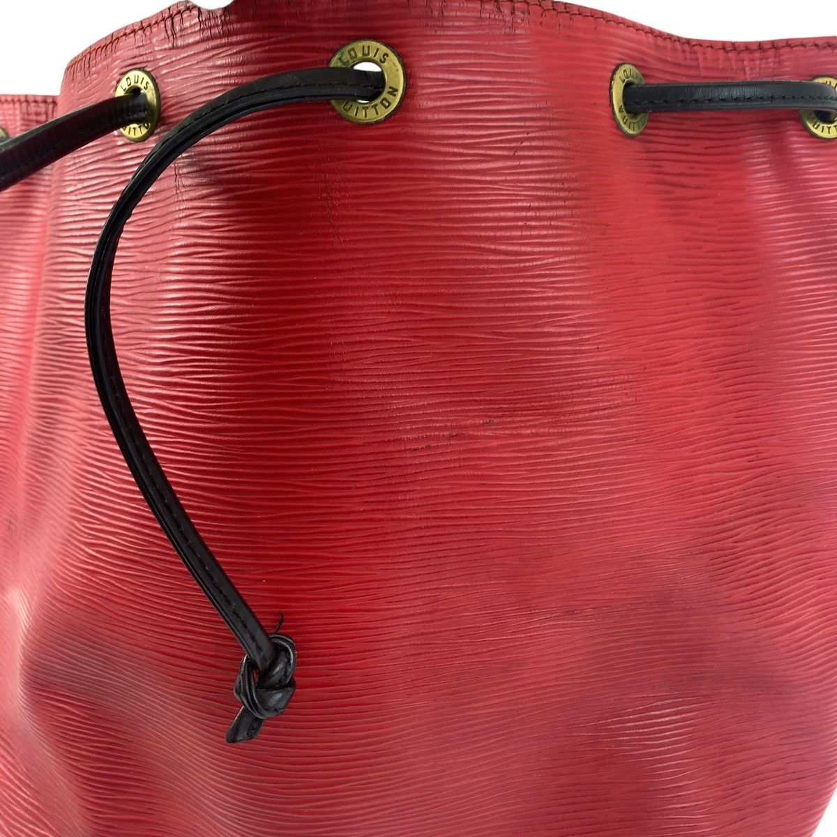 Louis Vuitton Louis Vuitton Louis Vuitton Epi Petit Noe Leather Shoulder Bag Leather Shoulder Bag M44172 in Very Good Condition Size ONE SIZE - 7 Thumbnail