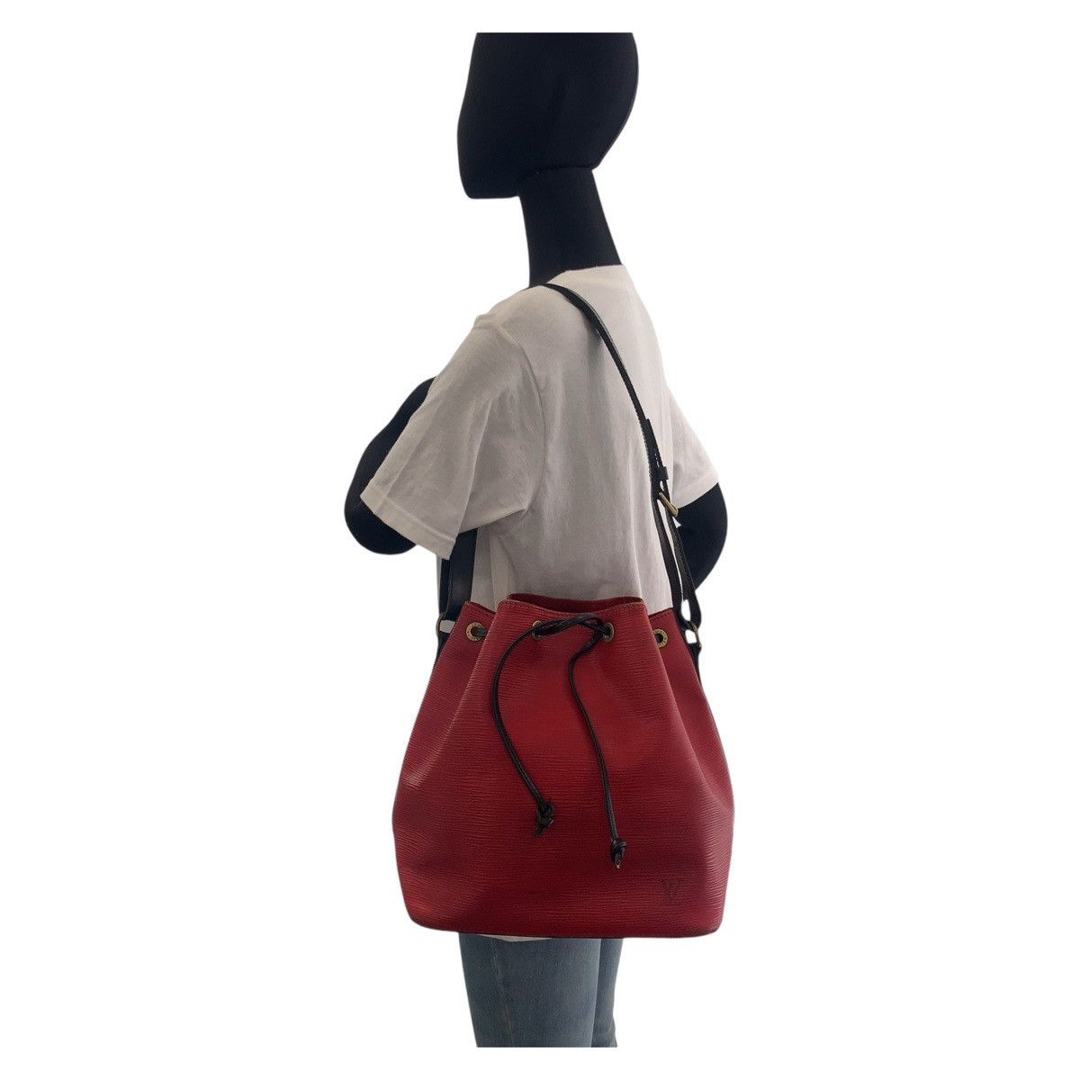 Louis Vuitton Louis Vuitton Louis Vuitton Epi Petit Noe Leather Shoulder Bag Leather Shoulder Bag M44172 in Very Good Condition Size ONE SIZE - 9 Thumbnail
