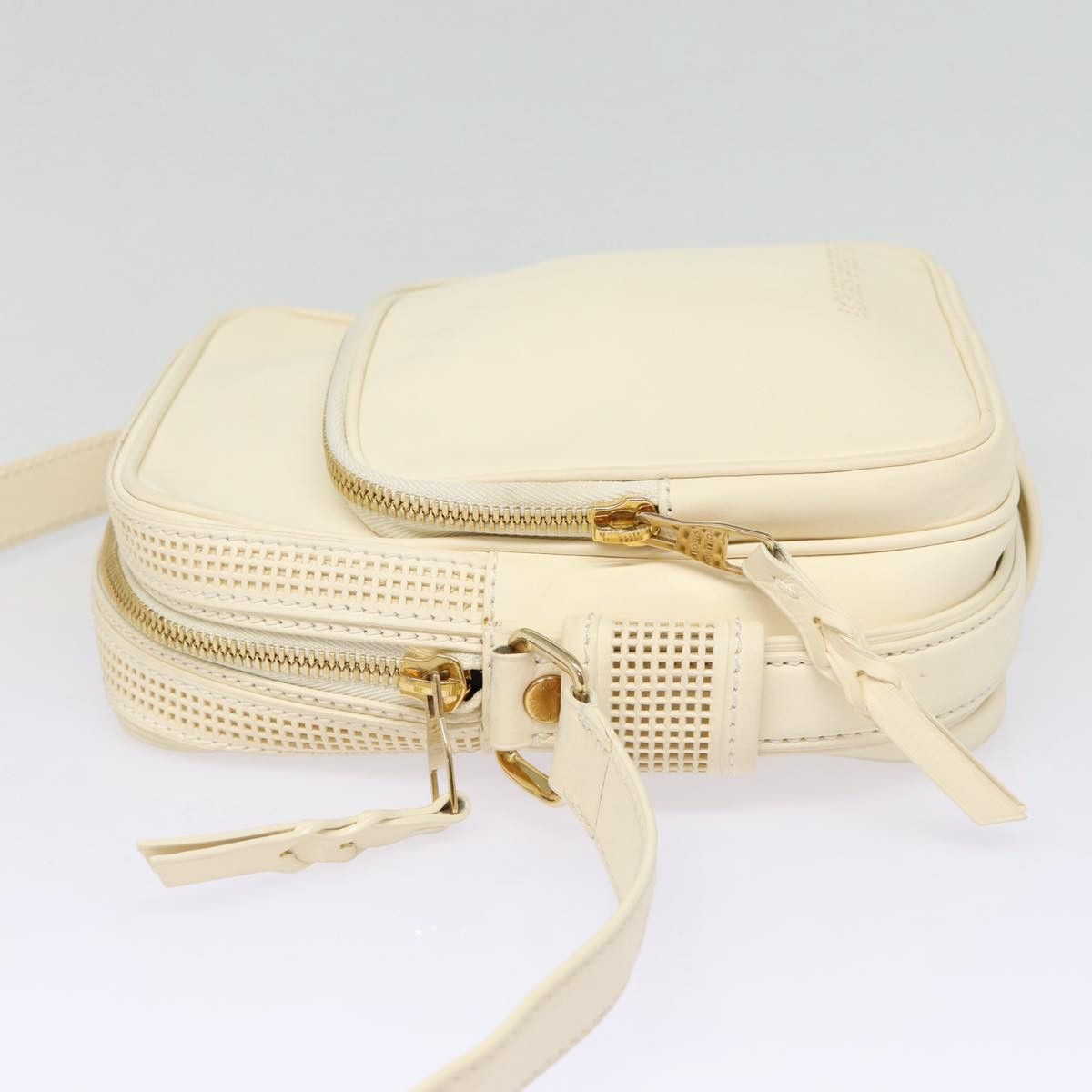 Louis Vuitton Bequia White Leather Shoulder Bag (Pre-Owned) Size ONE SIZE - 9 Thumbnail