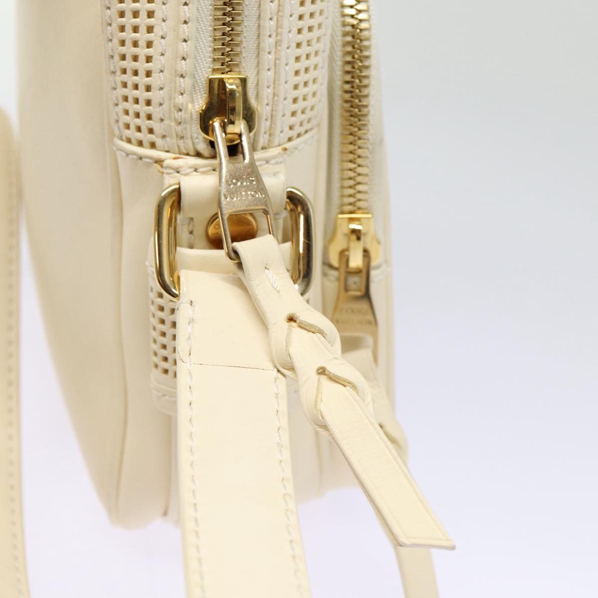 Louis Vuitton Bequia White Leather Shoulder Bag (Pre-Owned) Size ONE SIZE - 20 Thumbnail