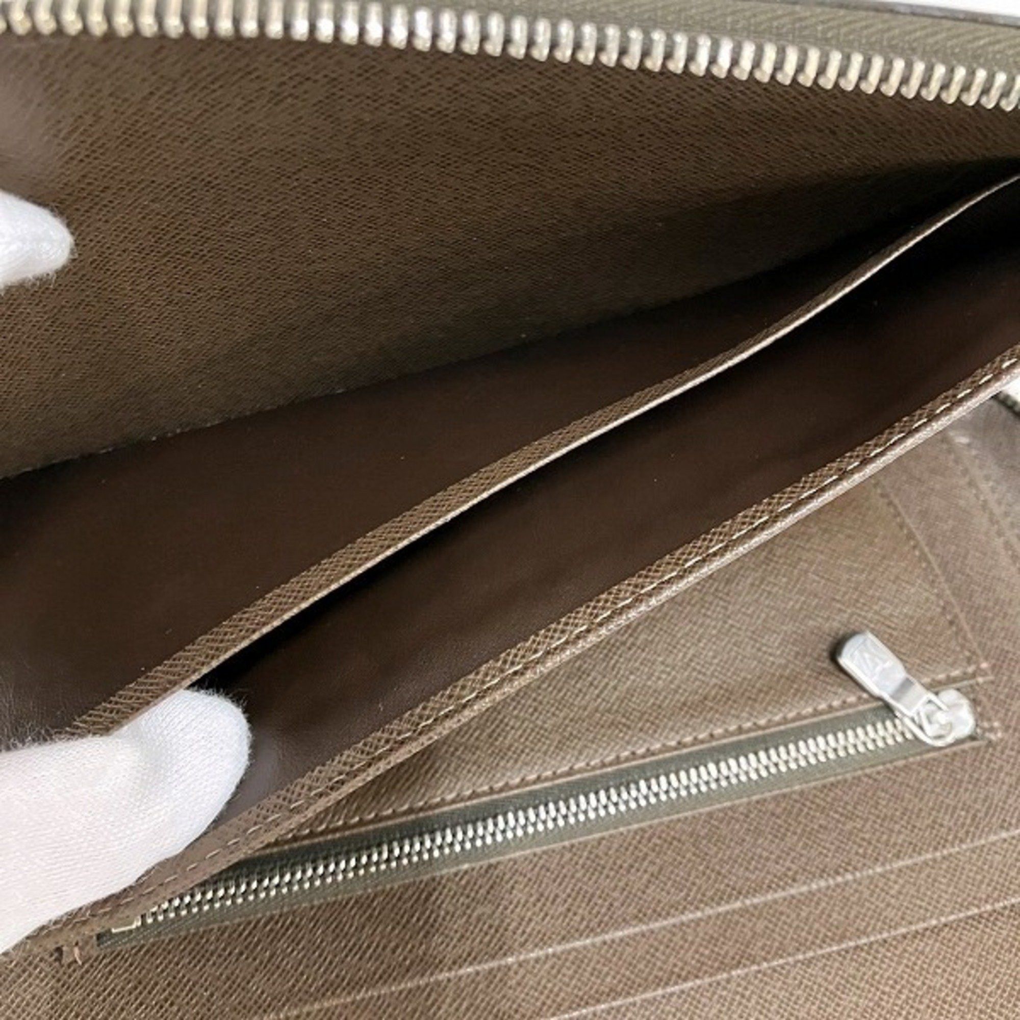 Louis Vuitton Louis Vuitton Taiga Organizer Atoll M30658 Round Long Wallet Travel Case for Men Size ONE SIZE - 6 Thumbnail
