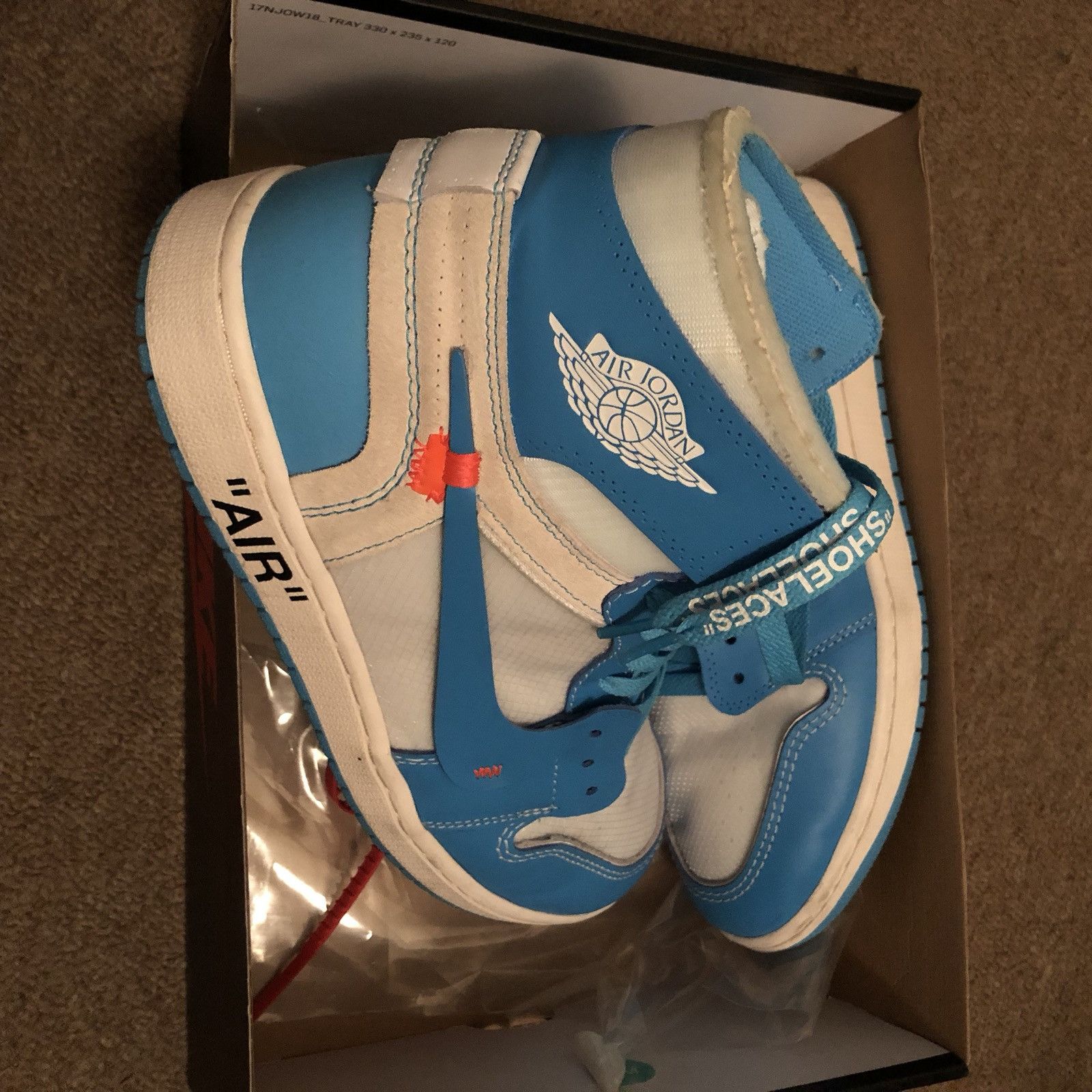 Nike × Off-White Nike x Off-White Jordan 1 Retro UNC Size US 10.5 / EU 43-44 - 3 Thumbnail