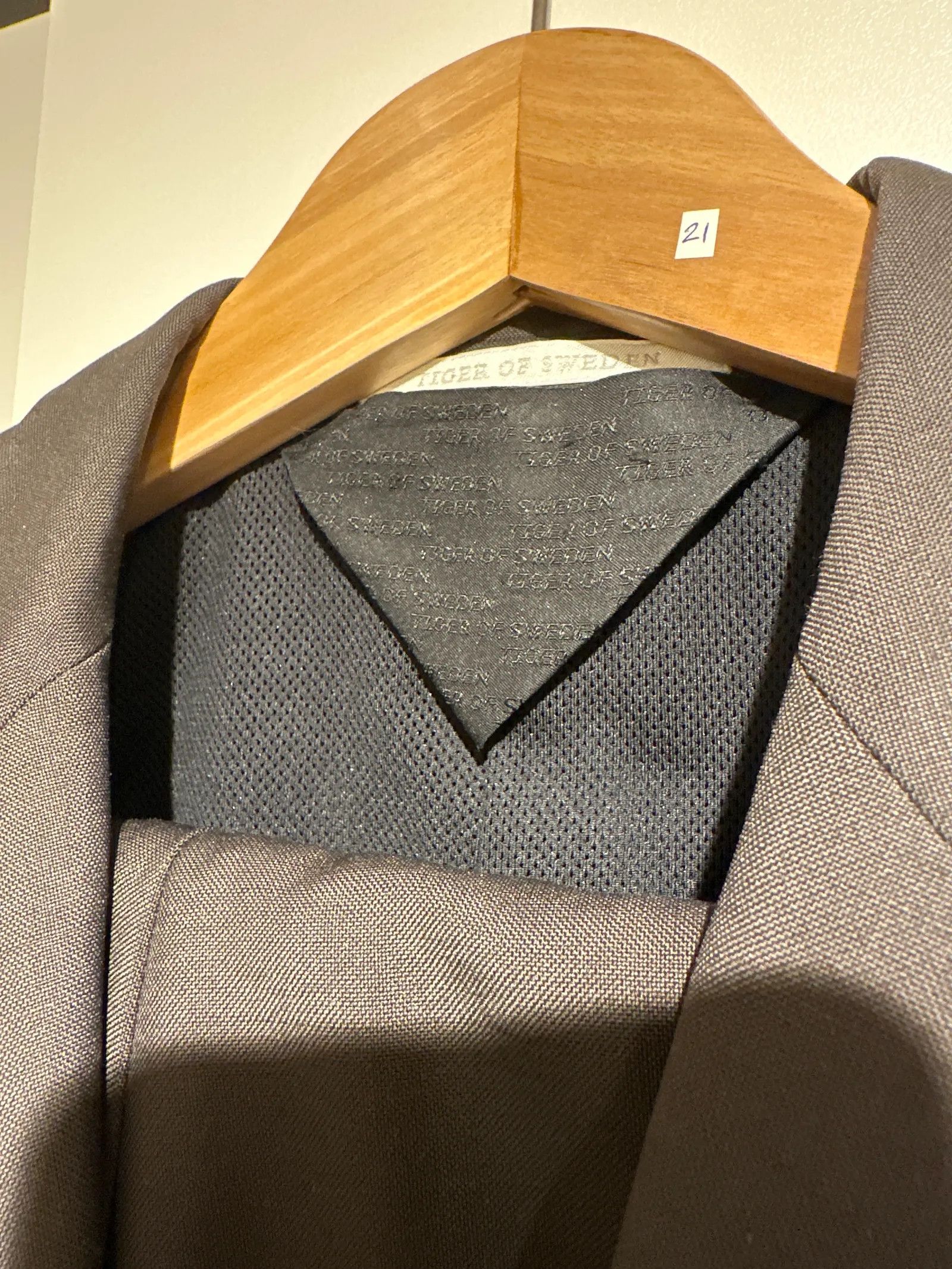 Tiger of Sweden Tiger of Sweden Jarvis BK Suit Size 42R - 5 Thumbnail