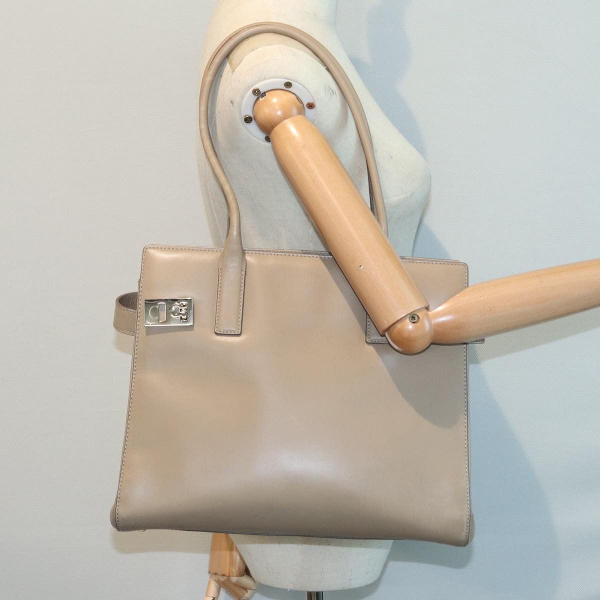Salvatore Ferragamo Gancini Beige Leather Shoulder Bag (Pre-Owned) Size ONE SIZE - 9 Thumbnail