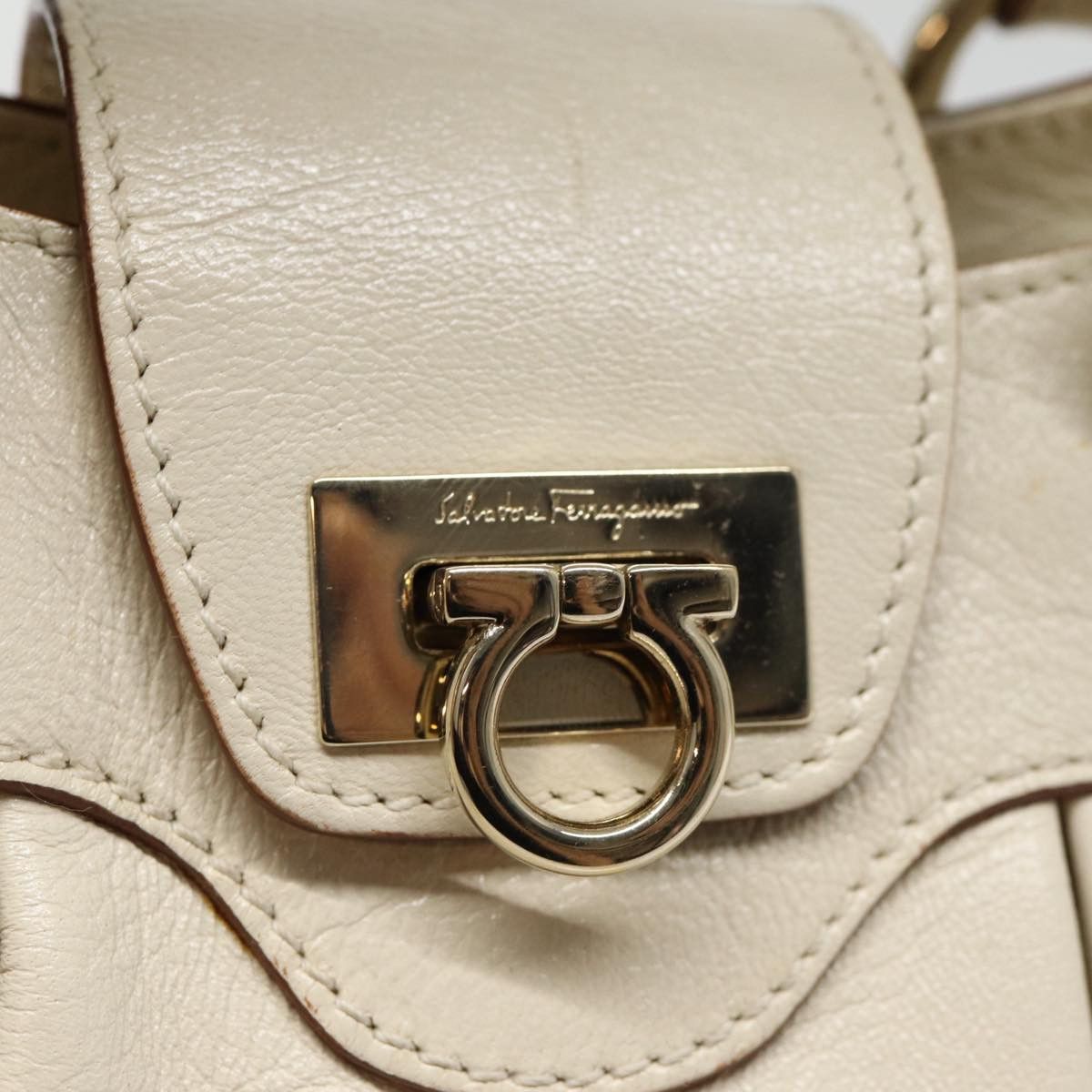 Salvatore Ferragamo Marisa White Leather Handbag (Pre-Owned) Size ONE SIZE - 19 Thumbnail