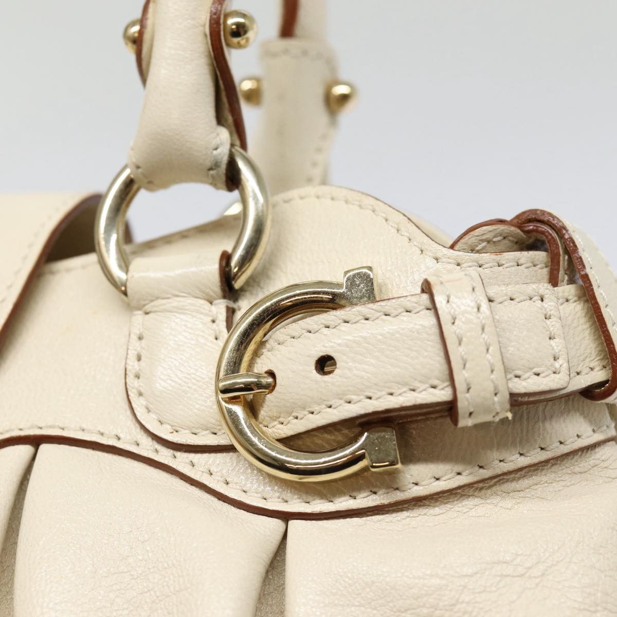 Salvatore Ferragamo Marisa White Leather Handbag (Pre-Owned) Size ONE SIZE - 18 Thumbnail