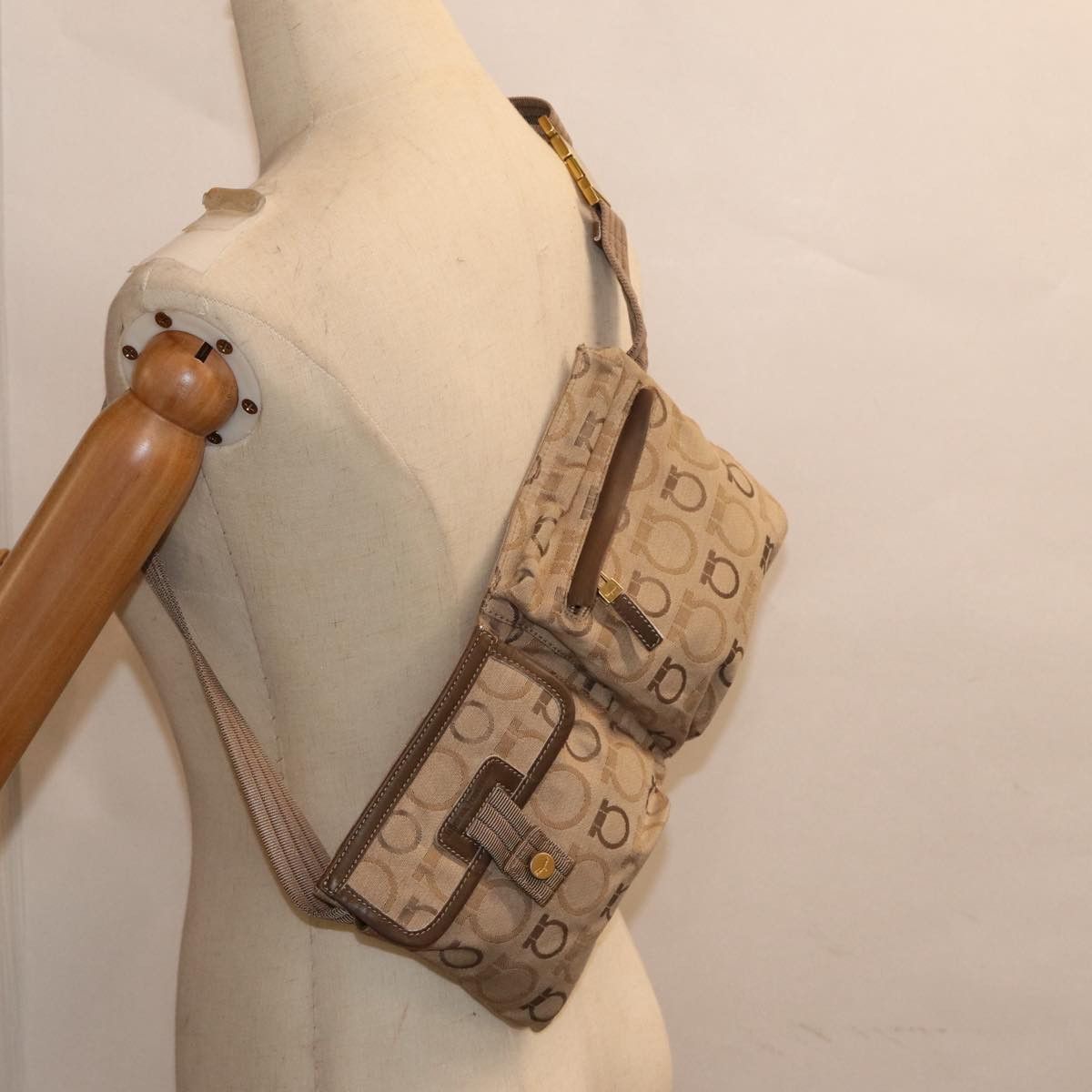 Salvatore Ferragamo Gancini Beige Canvas Shoulder Bag (Pre-Owned) Size ONE SIZE - 10 Thumbnail