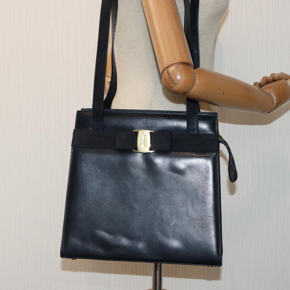 Salvatore Ferragamo Vala Navy Leather Shoulder Bag (Pre-Owned) Size ONE SIZE - 9 Thumbnail