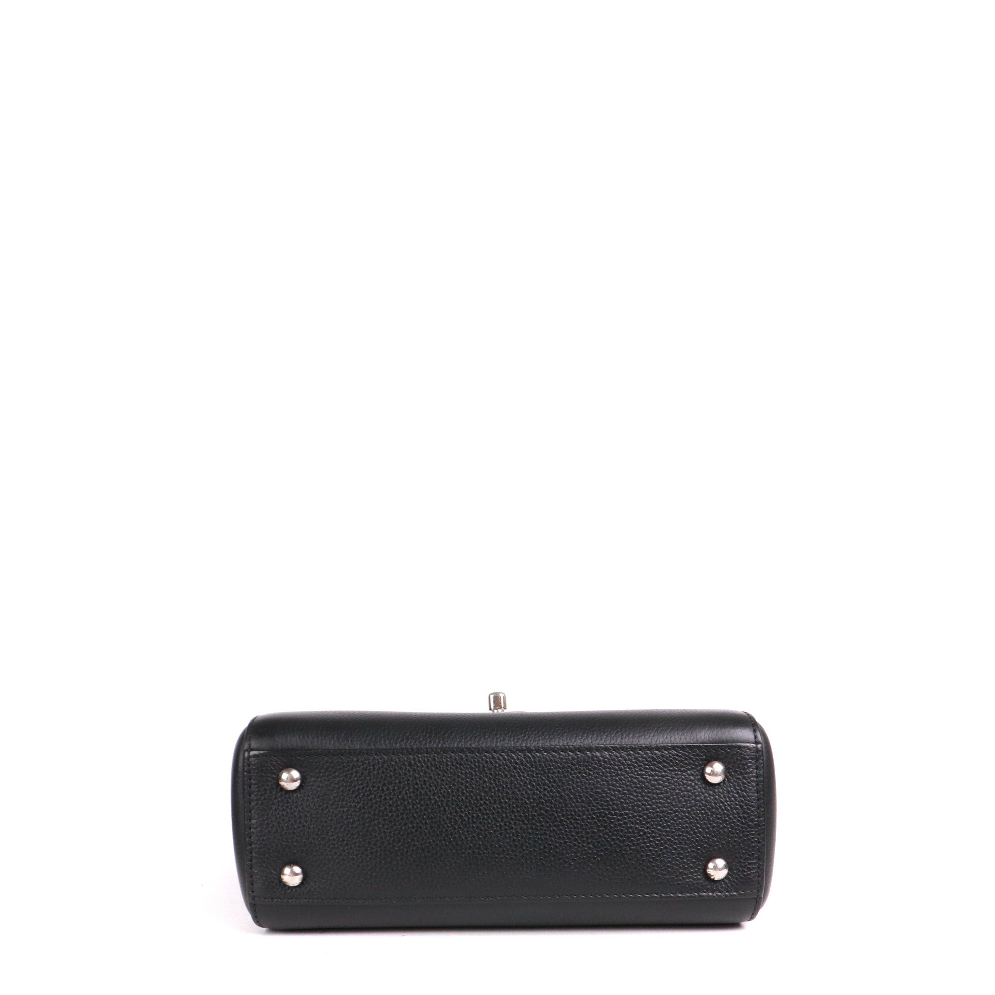 CHANEL - Chanel Néo Executive shoulder bag in black grained leather