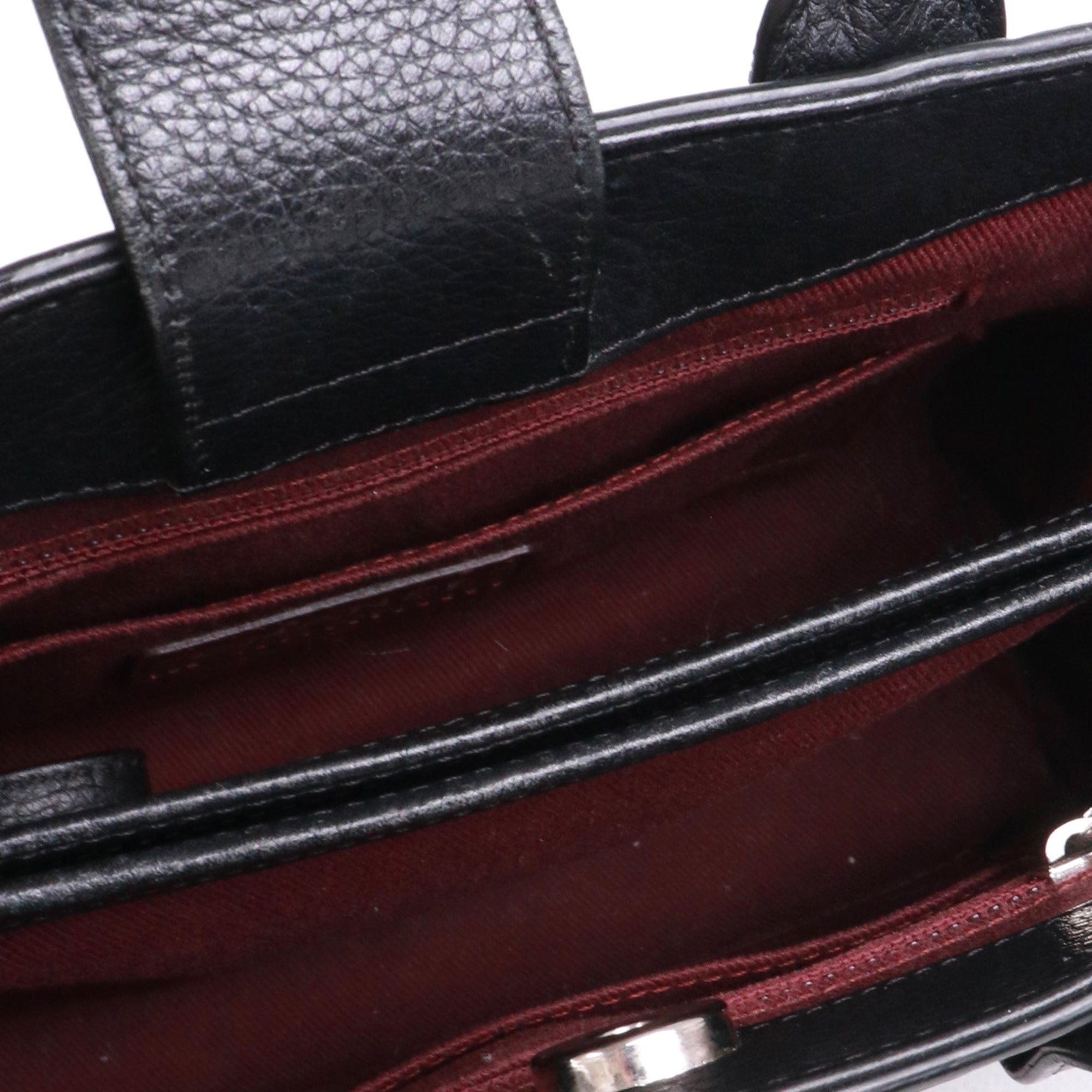 CHANEL - Chanel Néo Executive shoulder bag in black grained leather