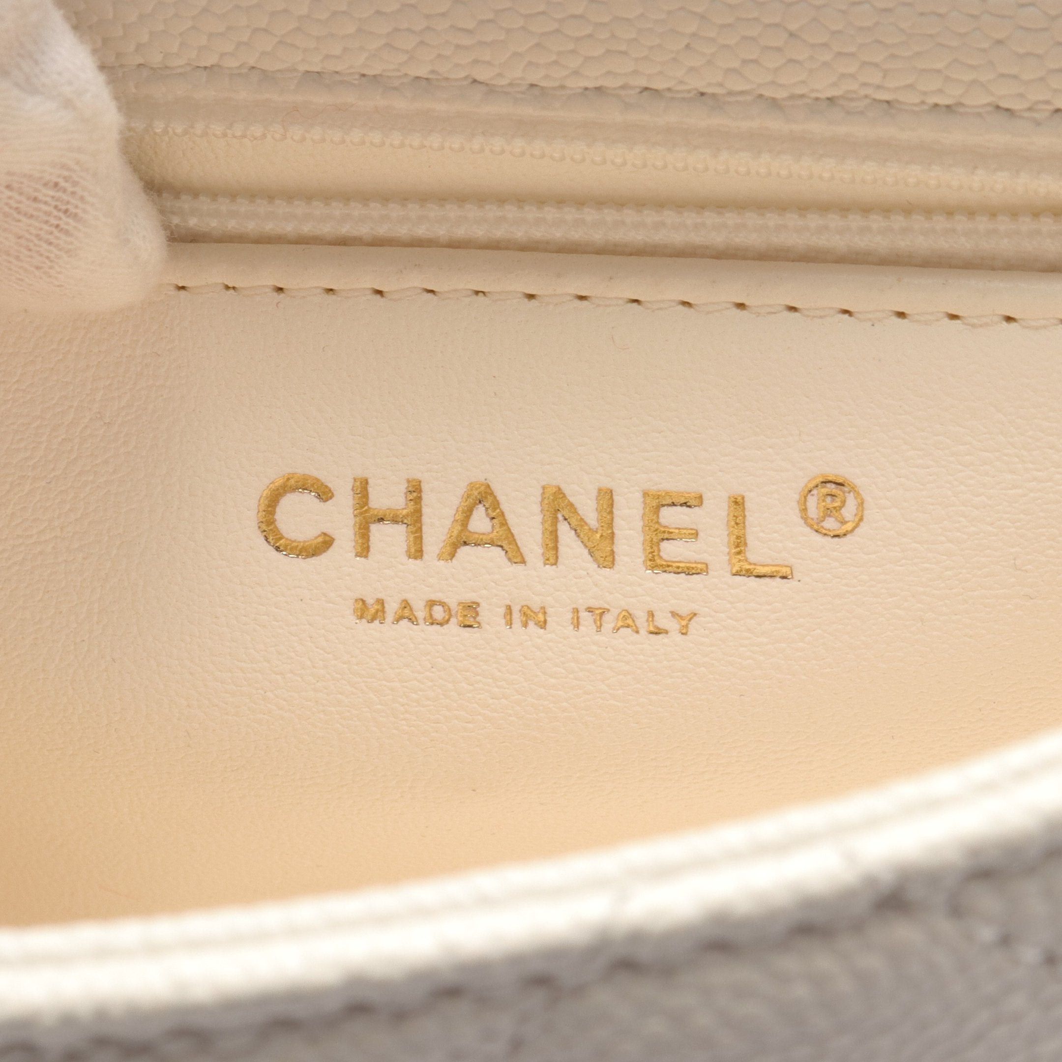 Chanel Chanel Chain Shoulder Bag Caviar Skin White Antique Gold Hardware Size ONE SIZE - 4 Thumbnail
