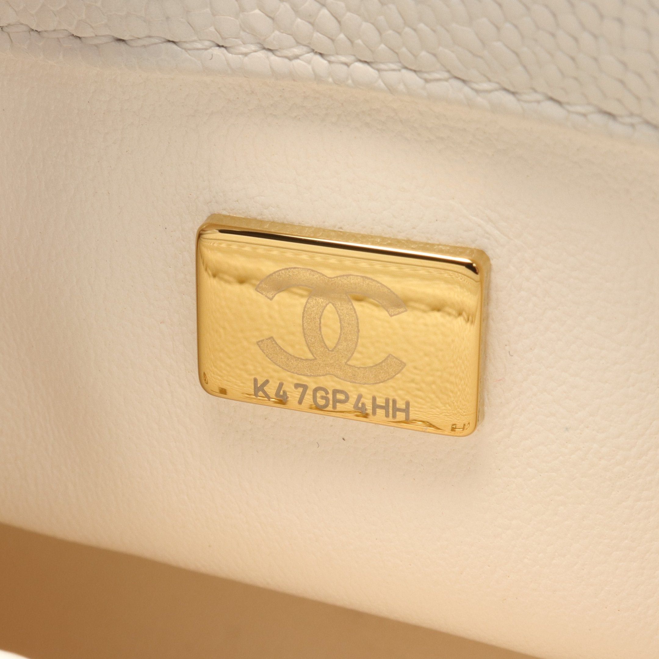 Chanel Chanel Chain Shoulder Bag Caviar Skin White Antique Gold Hardware Size ONE SIZE - 5 Thumbnail