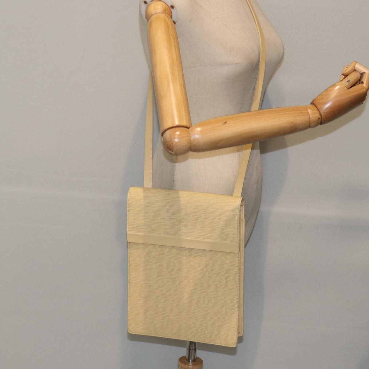 Louis Vuitton Ramatuelle Beige Leather Shoulder Bag (Pre-Owned) Size ONE SIZE - 11 Thumbnail