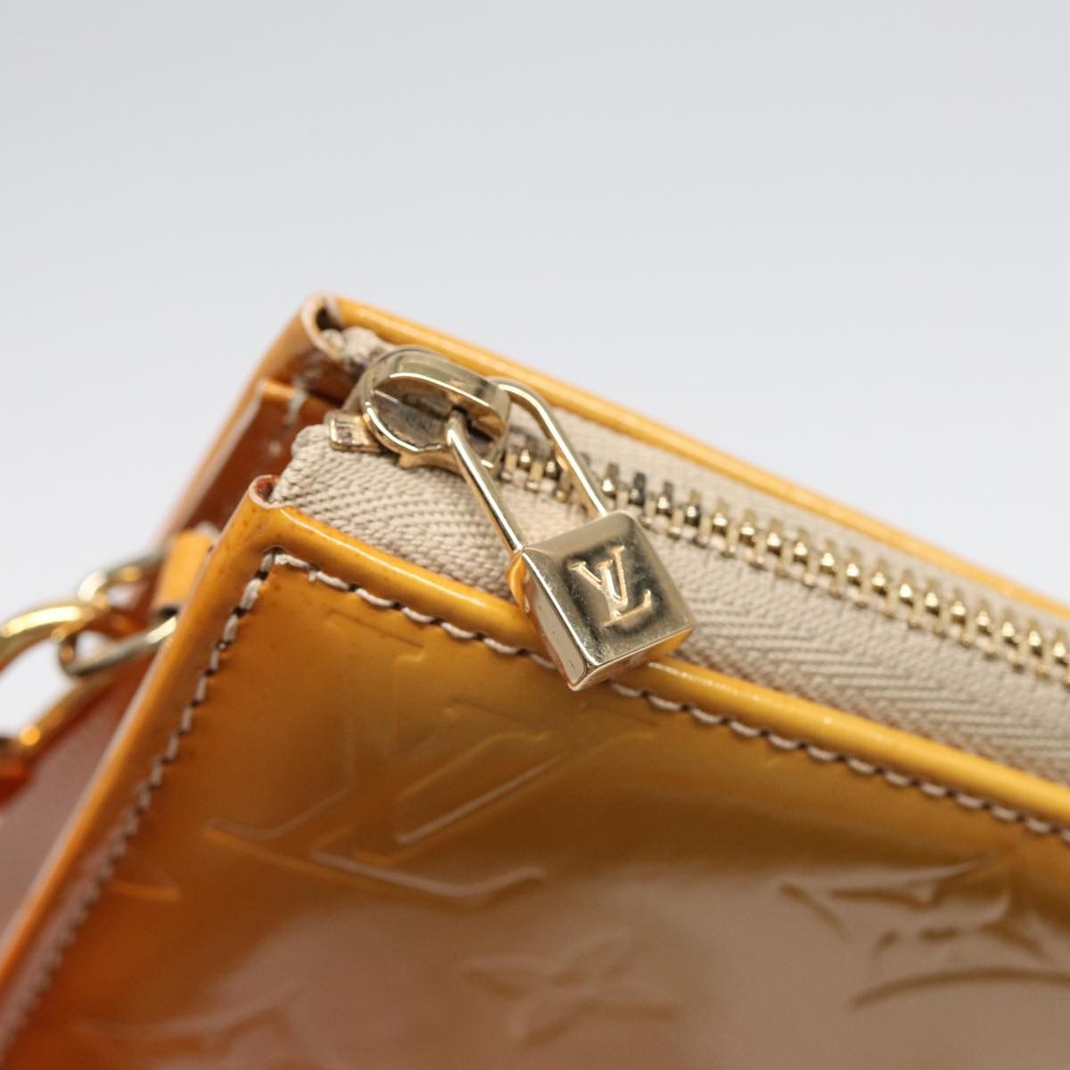 Louis Vuitton Lexington Beige Patent Leather Clutch Bag (Pre-Owned) Size ONE SIZE - 11 Thumbnail