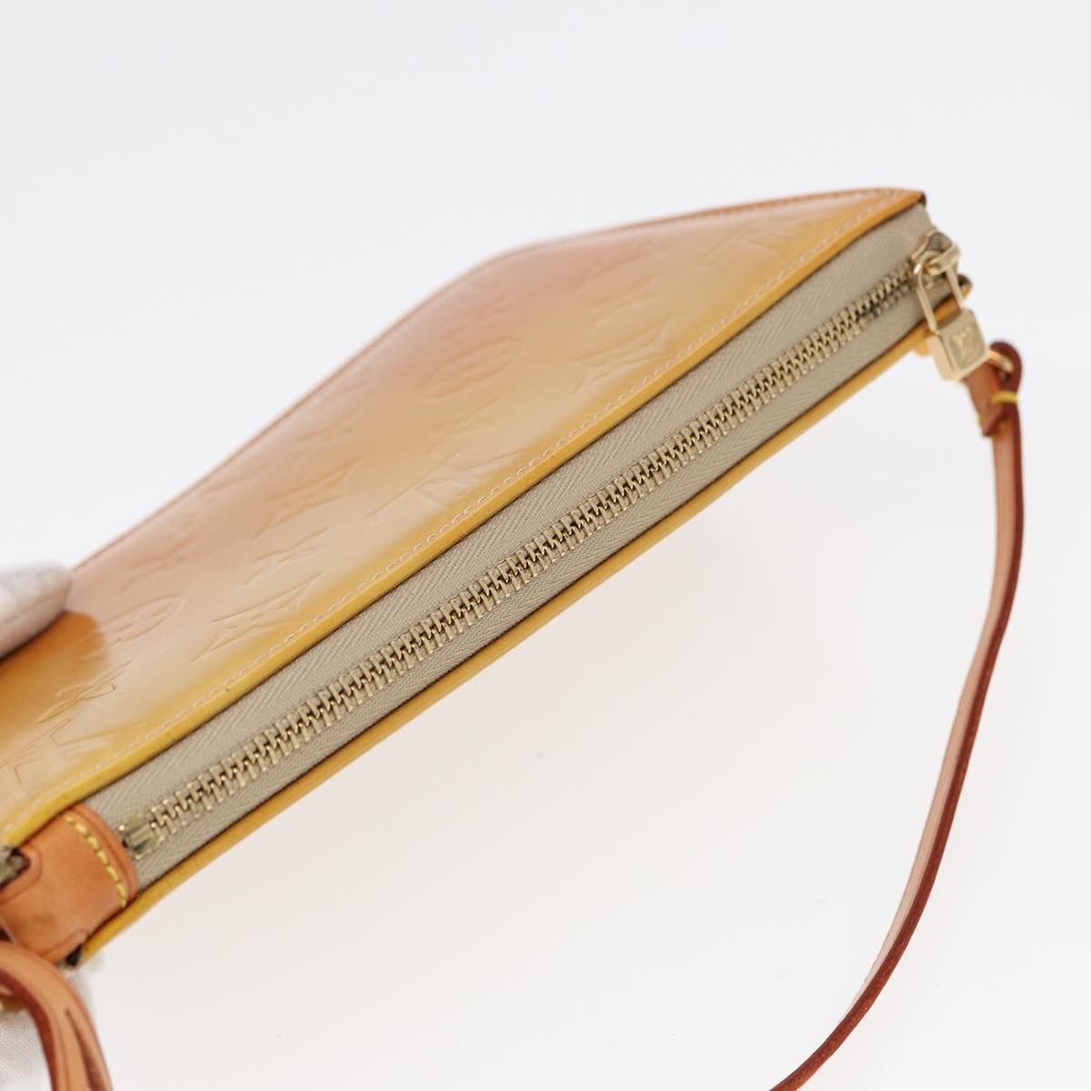 Louis Vuitton Lexington Beige Patent Leather Clutch Bag (Pre-Owned) Size ONE SIZE - 17 Thumbnail