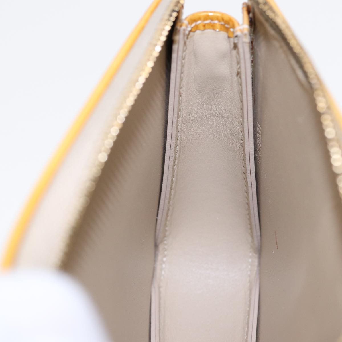 Louis Vuitton Lexington Beige Patent Leather Clutch Bag (Pre-Owned) Size ONE SIZE - 14 Thumbnail