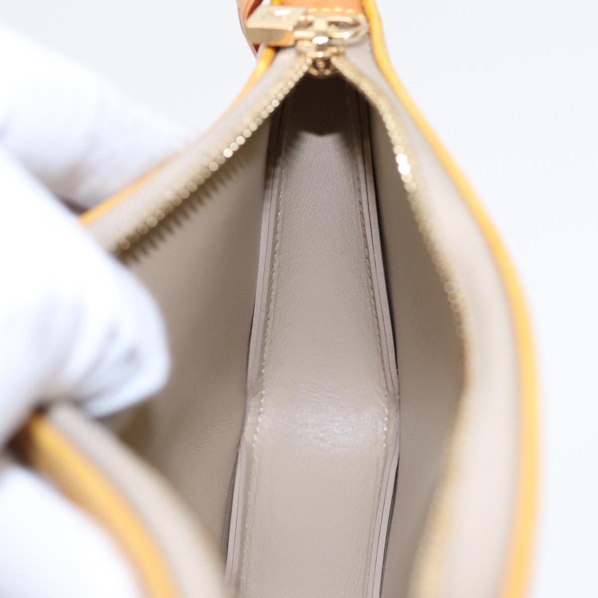 Louis Vuitton Lexington Beige Patent Leather Clutch Bag (Pre-Owned) Size ONE SIZE - 19 Thumbnail