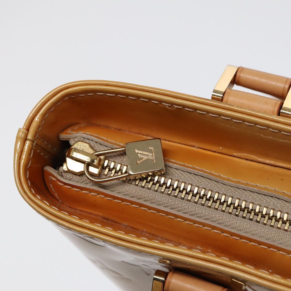 Louis Vuitton Houston Beige Patent Leather Handbag (Pre-Owned) Size ONE SIZE - 10 Thumbnail