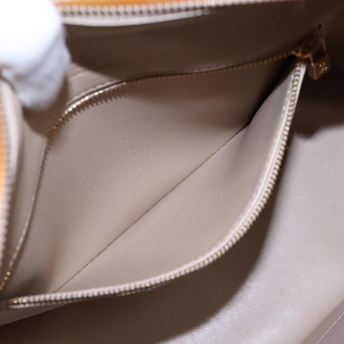 Louis Vuitton Houston Beige Patent Leather Handbag (Pre-Owned) Size ONE SIZE - 17 Thumbnail