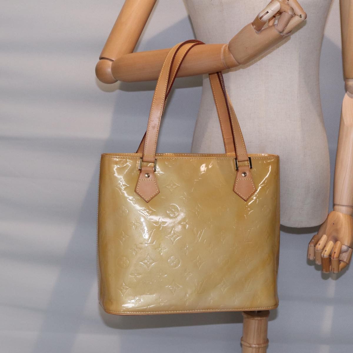 Louis Vuitton Houston Beige Patent Leather Handbag (Pre-Owned) Size ONE SIZE - 16 Thumbnail