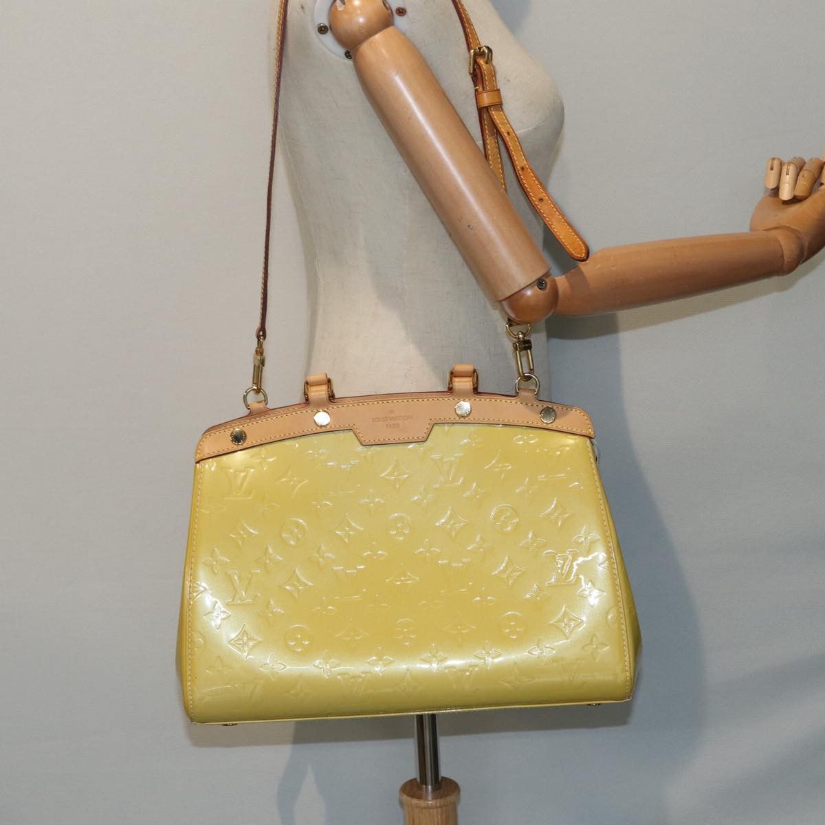 Louis Vuitton Brea Yellow Patent Leather Handbag (Pre-Owned) Size ONE SIZE - 19 Thumbnail