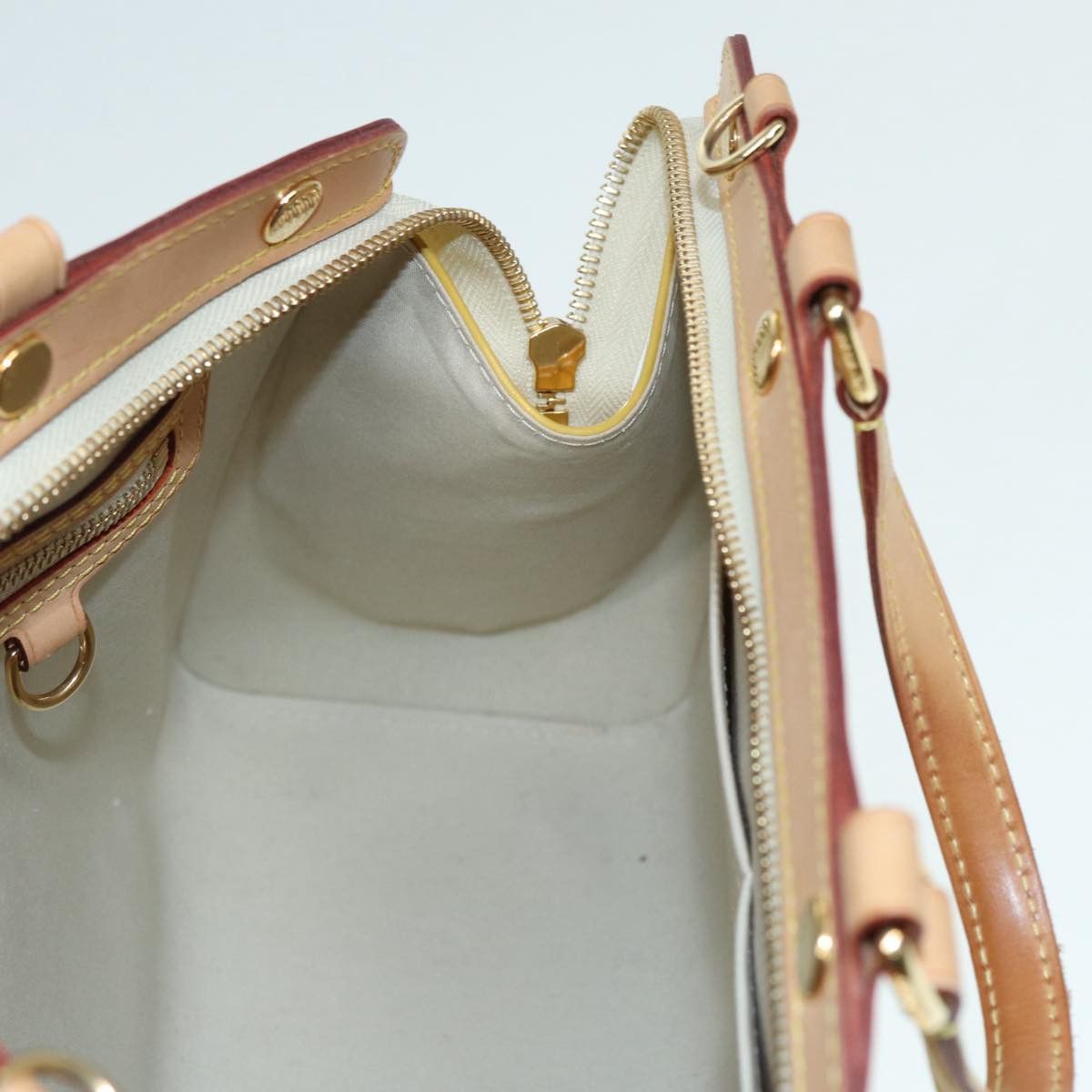 Louis Vuitton Brea Yellow Patent Leather Handbag (Pre-Owned) Size ONE SIZE - 20 Thumbnail