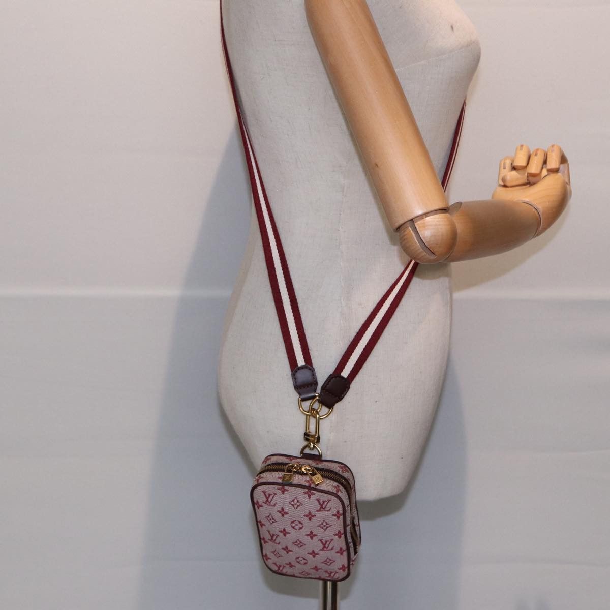Louis Vuitton Usu Pink Canvas Clutch Bag (Pre-Owned) Size ONE SIZE - 15 Thumbnail