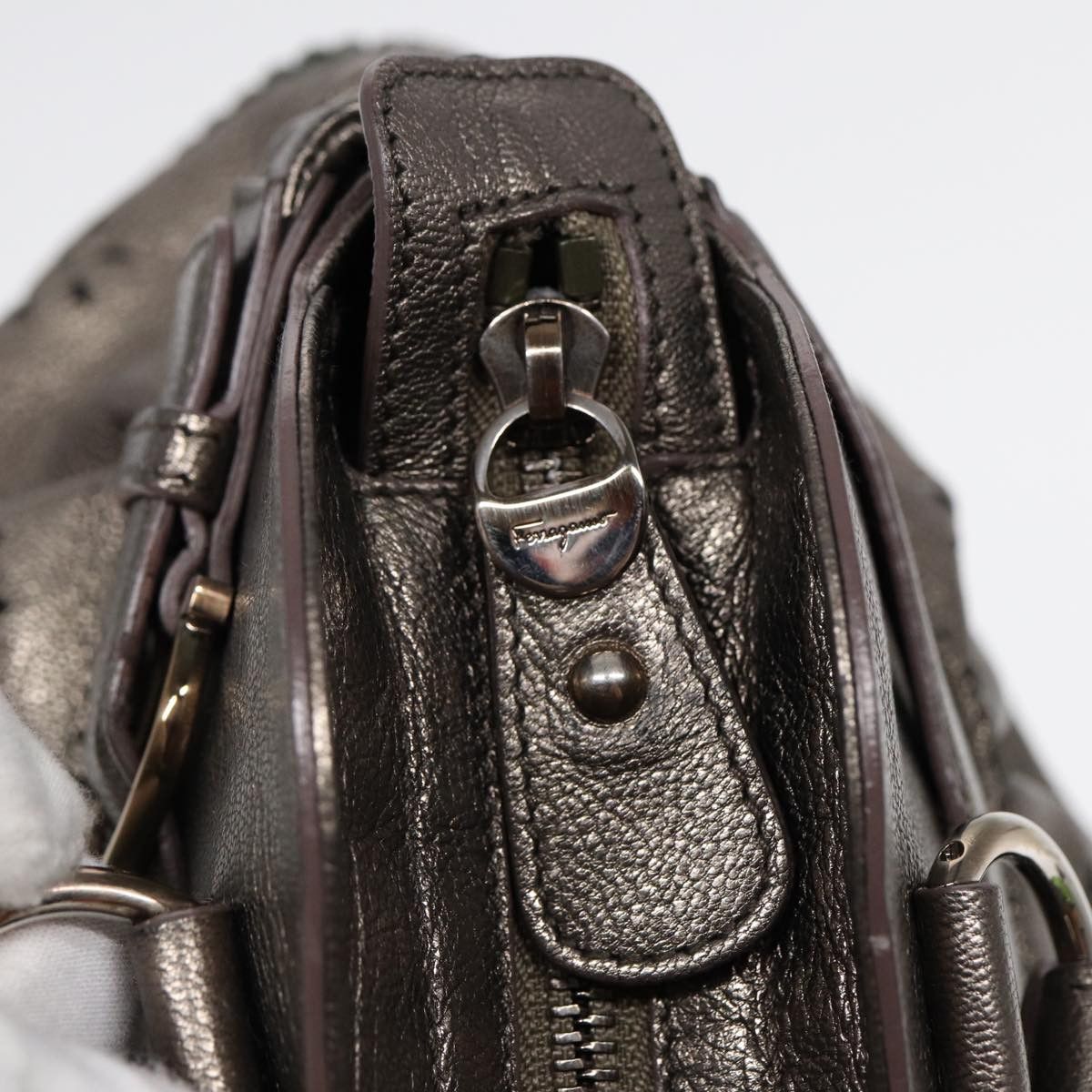 Salvatore Ferragamo Gancini Gold Leather Shoulder Bag (Pre-Owned) Size ONE SIZE - 11 Thumbnail
