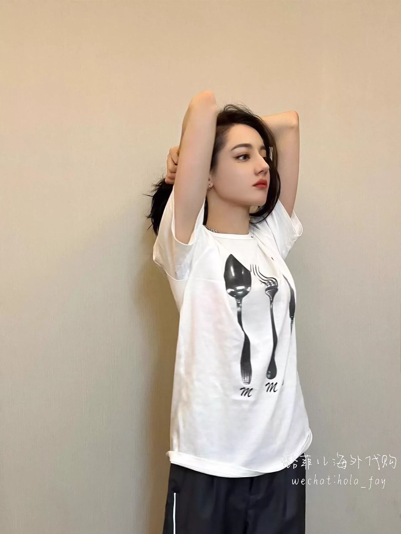 【MM6 Maison Margiela】Cotton short sleeve T-shirt/追跡可能 MM6 Maison Margiela Asymmetric Cotton Shirt | White | FARFETCH