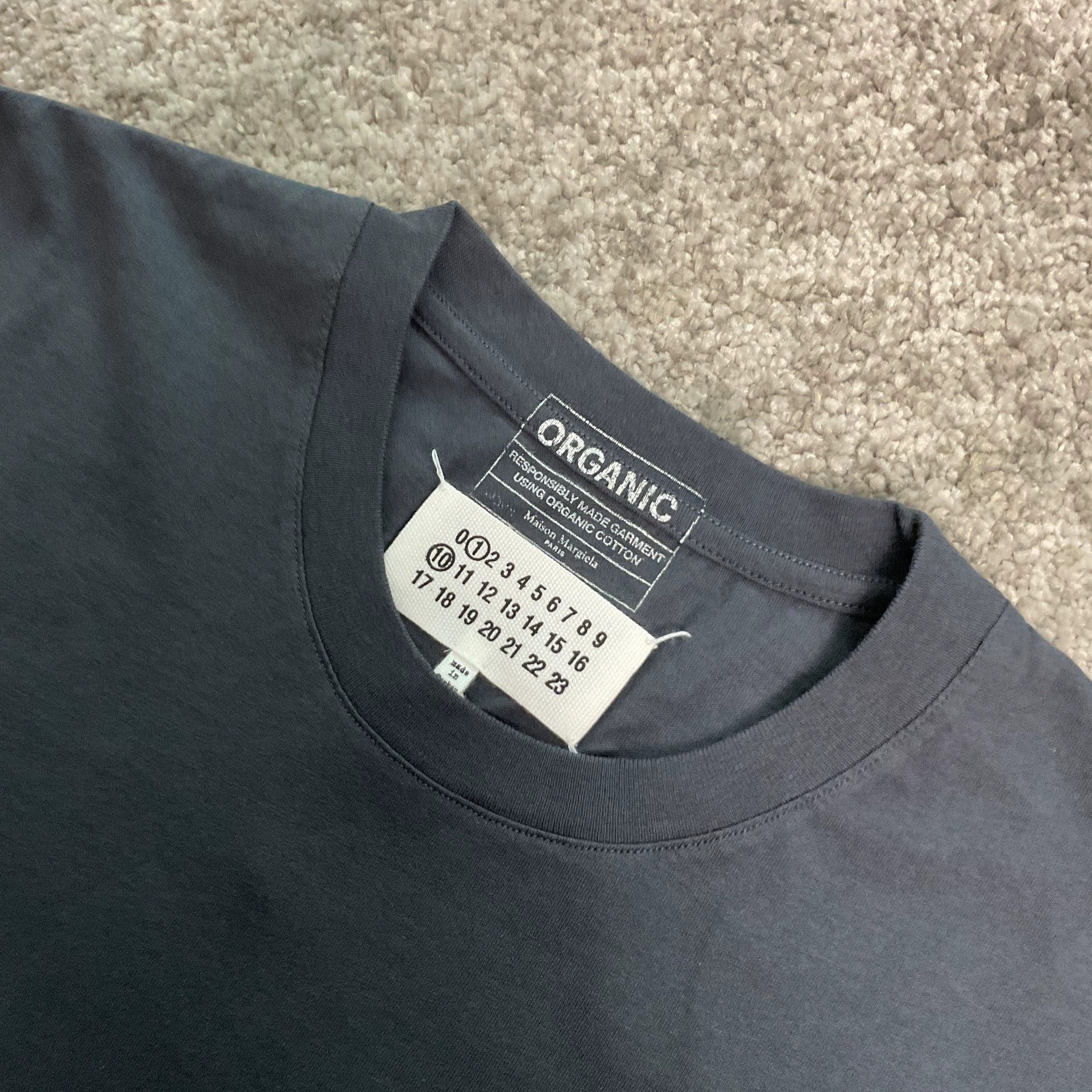 【Maison Margiela】Lettering Logo Short-Sleeve T-Shirt Maison Margiela Numeric logo-embroidered T-shirt | White