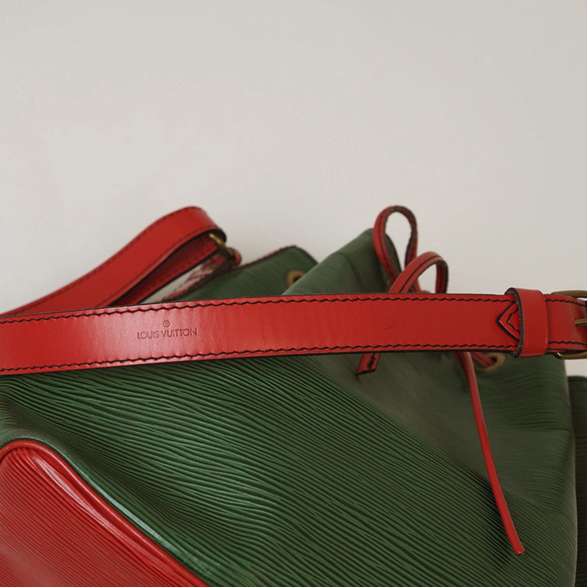 Louis Vuitton Louis Vuitton Petit Noe Shoulder Bag Green M44147 Women's Epi Leather Bicolor LOUIS VUITTON Size ONE SIZE - 5 Thumbnail