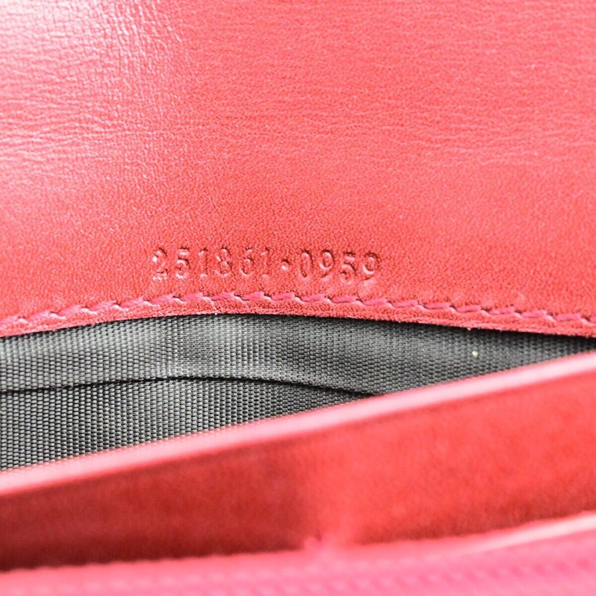 Gucci Lovely Heart Red Patent Leather Wallet (Pre-Owned) Size ONE SIZE - 9 Thumbnail