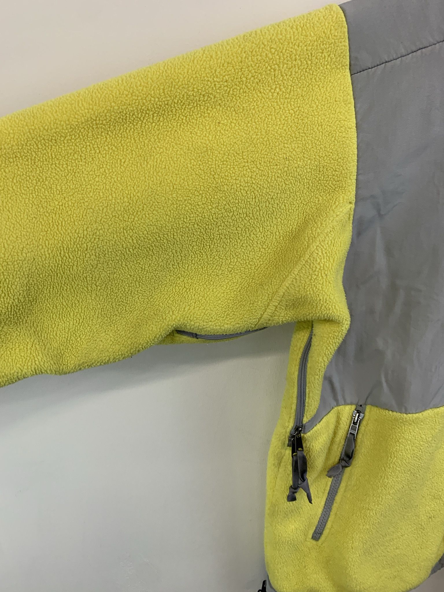 The North Face Vintage 1990s The North Face Yellow Grey Denali Feece Size S (L) Size US S / EU 44-46 / 1 - 2 Thumbnail