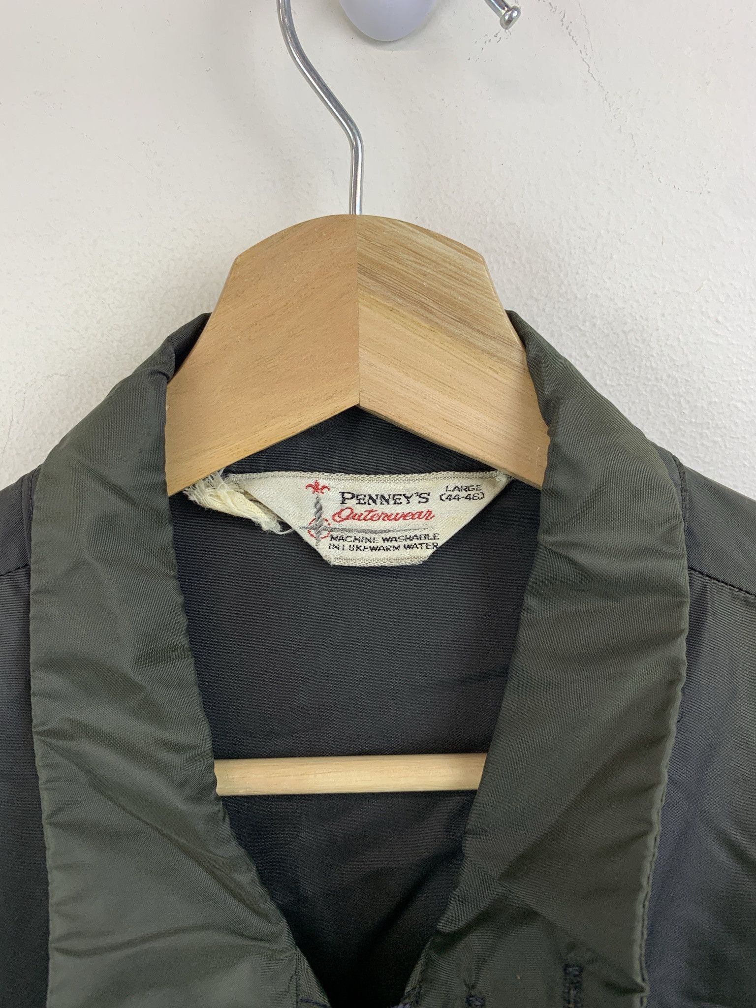 Vintage Vintage 1980s Penny's Sun Fade Black Light Jacket Windbreaker Size L Size US L / EU 52-54 / 3 - 2 Thumbnail