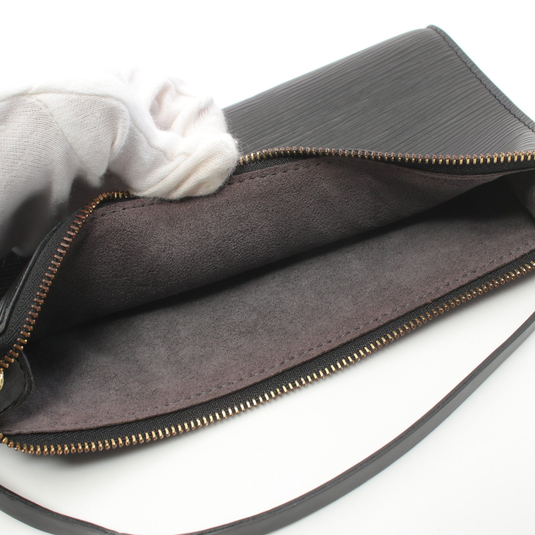 Louis Vuitton Louis Vuitton Pochette Accessoires Epi Noir Handbag Leather Black Size ONE SIZE - 6 Thumbnail