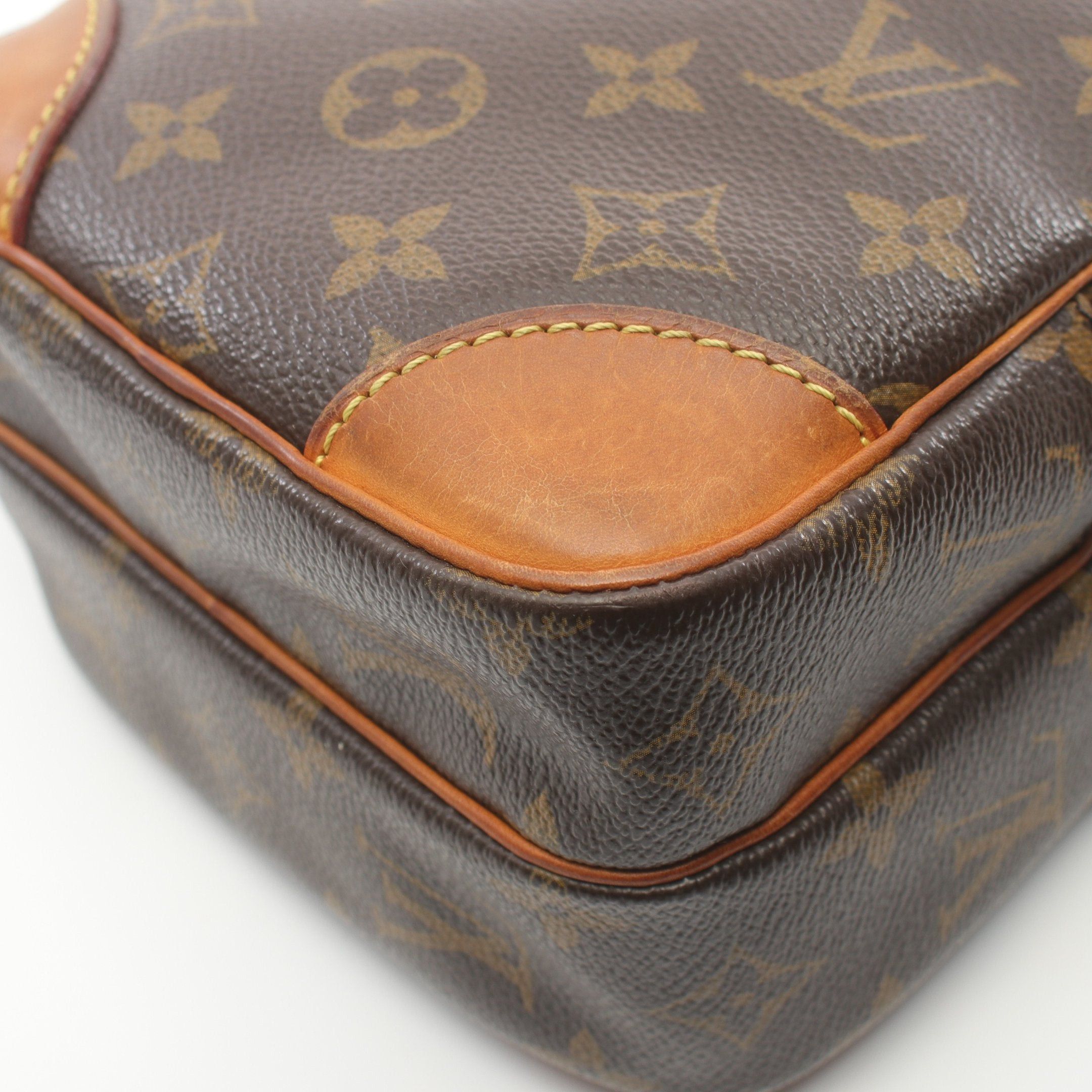 Louis Vuitton Louis Vuitton Amazon Monogram Shoulder Bag Leather Brown Size ONE SIZE - 6 Thumbnail