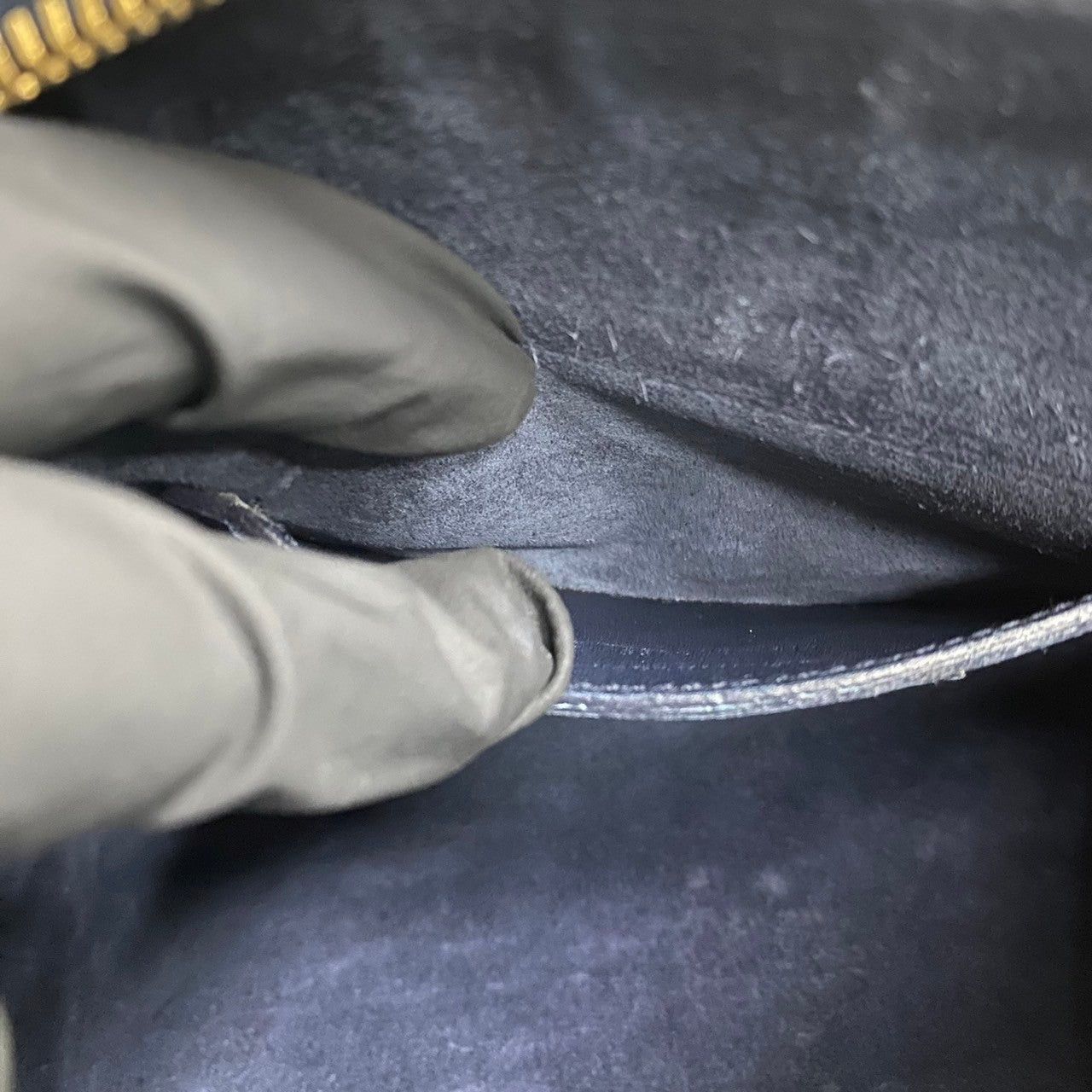 Yves Saint Laurent Yves Saint Laurent Shoulder Bag Navy Leather Size ONE SIZE - 8 Thumbnail