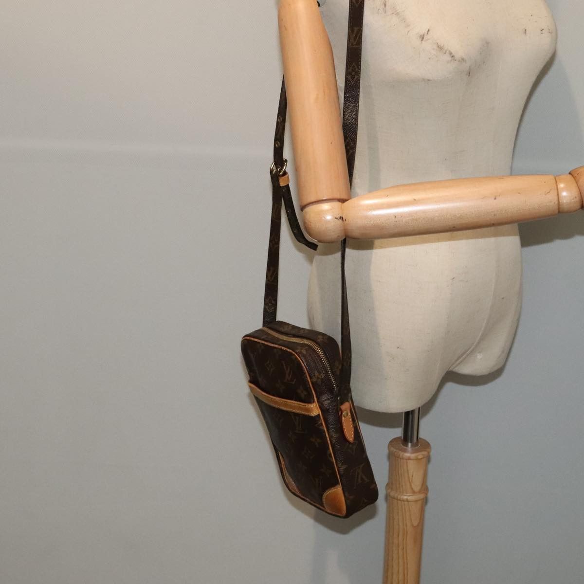 Louis Vuitton Danube Brown Canvas Shoulder Bag (Pre-Owned) Size ONE SIZE - 15 Thumbnail