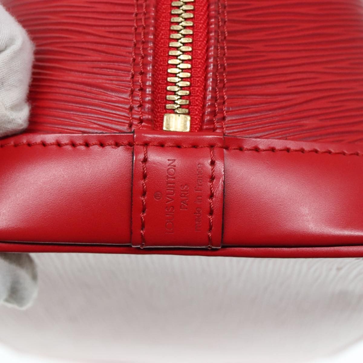 Louis Vuitton Alma Red Leather Handbag (Pre-Owned) Size ONE SIZE - 17 Thumbnail