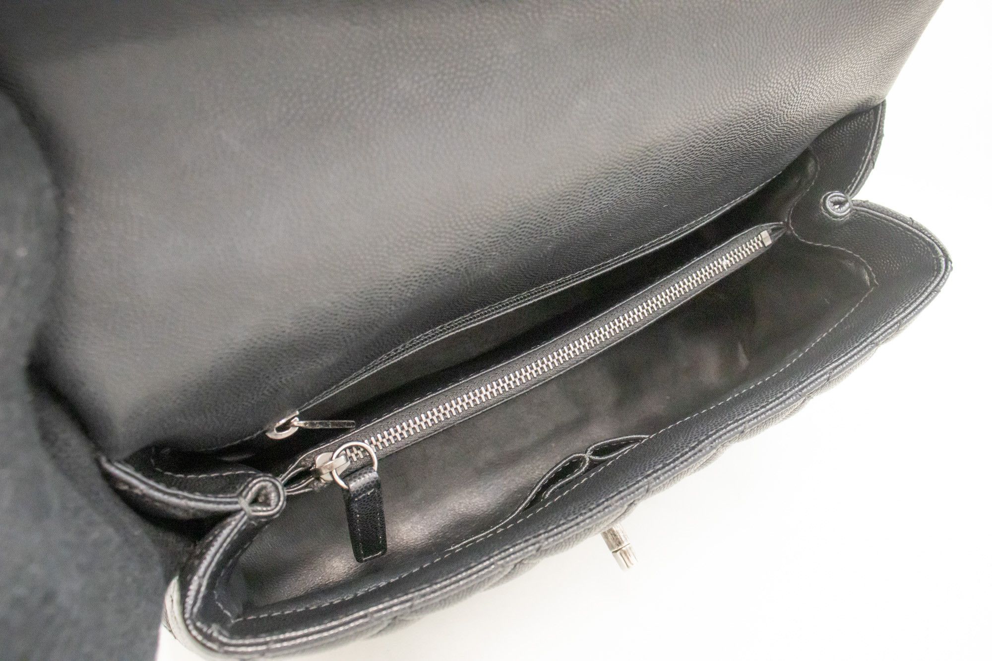 Chanel Coco Handle Black Leather Shoulder Bag (Pre-Owned) Size ONE SIZE - 6 Thumbnail