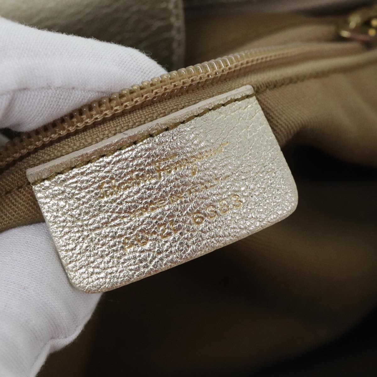 Salvatore Ferragamo Marisa Gold Leather Handbag (Pre-Owned) Size ONE SIZE - 14 Thumbnail