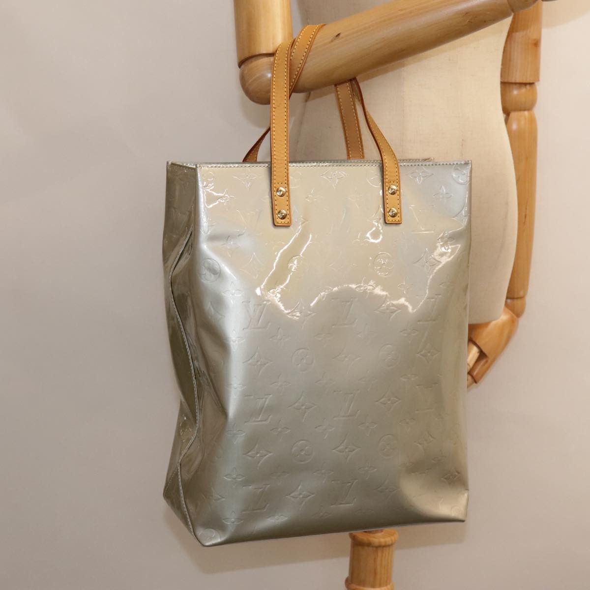 Louis Vuitton Reade Grey Patent Leather Tote Bag (Pre-Owned) Size ONE SIZE - 9 Thumbnail