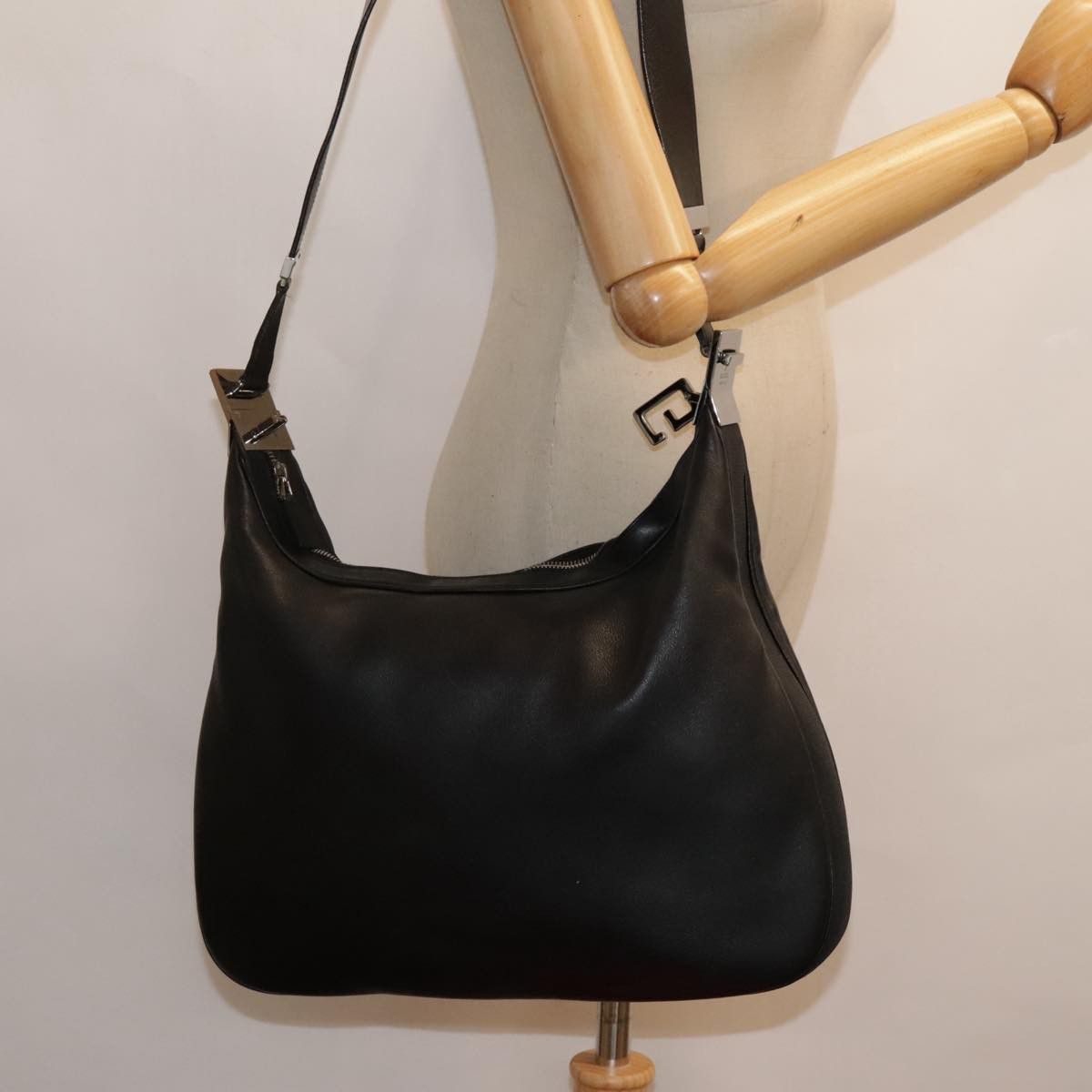 Gucci Black Leather Shoulder Bag (Pre-Owned) Size ONE SIZE - 16 Thumbnail