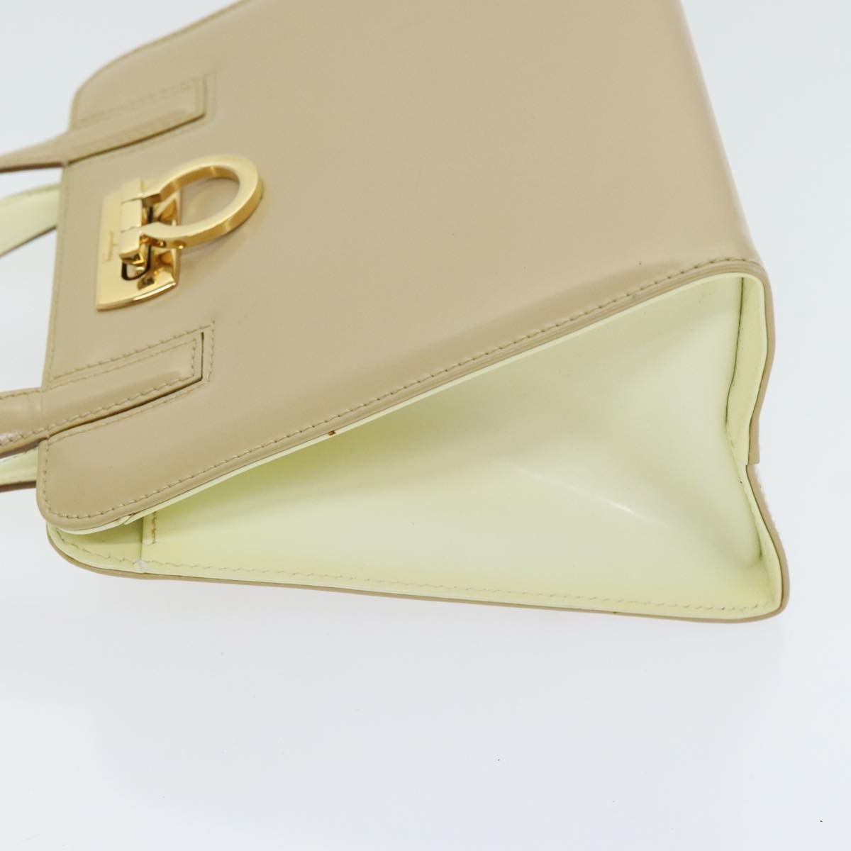 Salvatore Ferragamo Gancini Beige Patent Leather Handbag (Pre-Owned) Size ONE SIZE - 3 Thumbnail