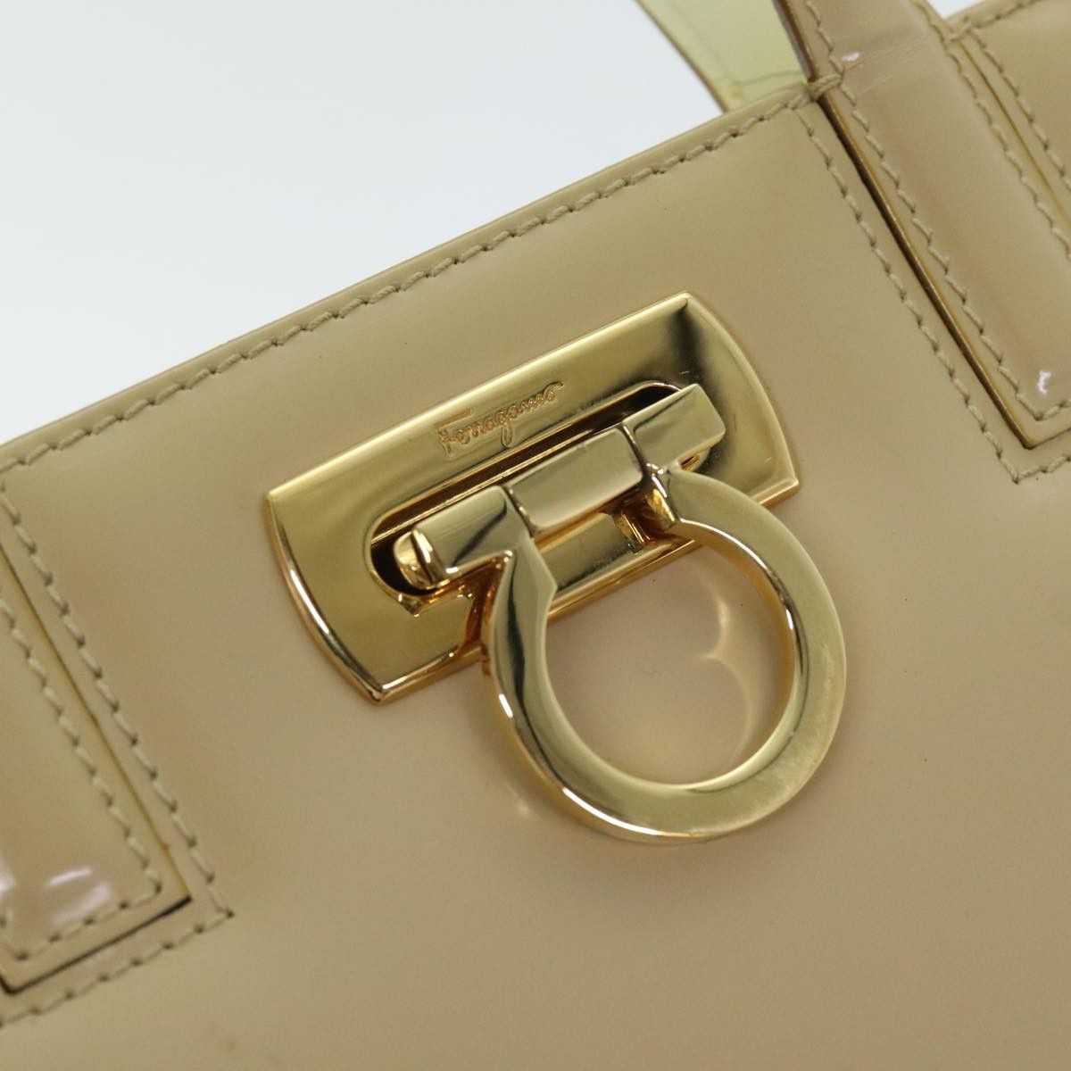 Salvatore Ferragamo Gancini Beige Patent Leather Handbag (Pre-Owned) Size ONE SIZE - 11 Thumbnail