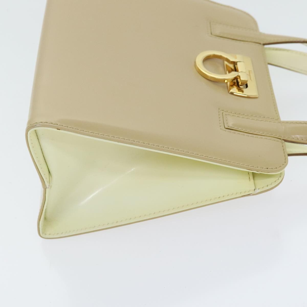 Salvatore Ferragamo Gancini Beige Patent Leather Handbag (Pre-Owned) Size ONE SIZE - 4 Thumbnail