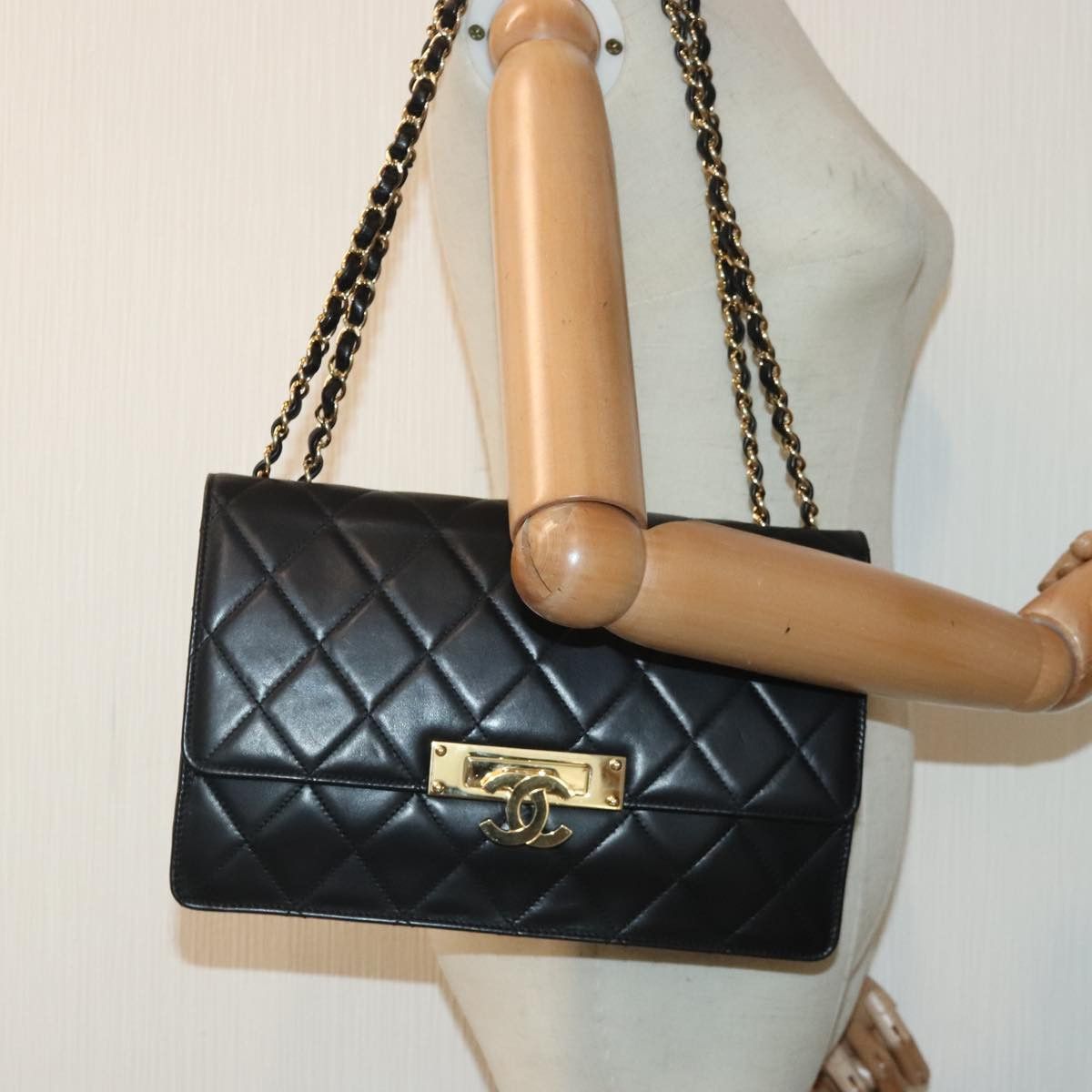 Chanel Matelassé Black Leather Shoulder Bag (Pre-Owned) Size ONE SIZE - 14 Thumbnail