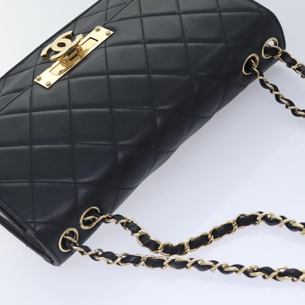 Chanel Matelassé Black Leather Shoulder Bag (Pre-Owned) Size ONE SIZE - 15 Thumbnail