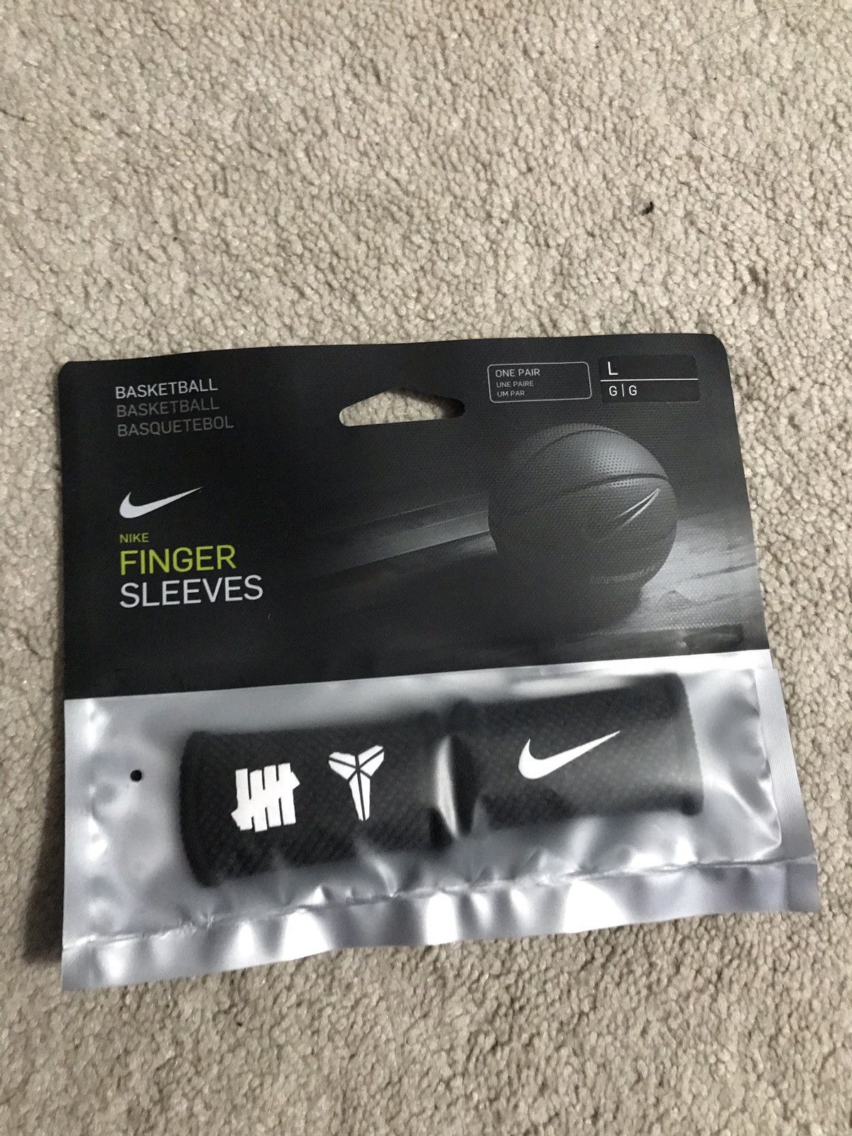 Undefeated x nike x clearance kobe finger sleeves black