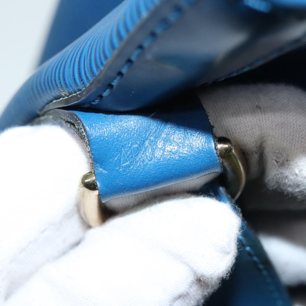 Louis Vuitton Noé Blue Leather Shoulder Bag (Pre-Owned) Size ONE SIZE - 9 Thumbnail